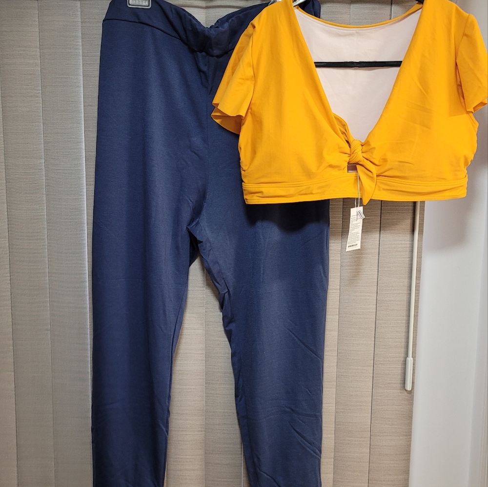 NWT/ COCOSHIP CROP TOP